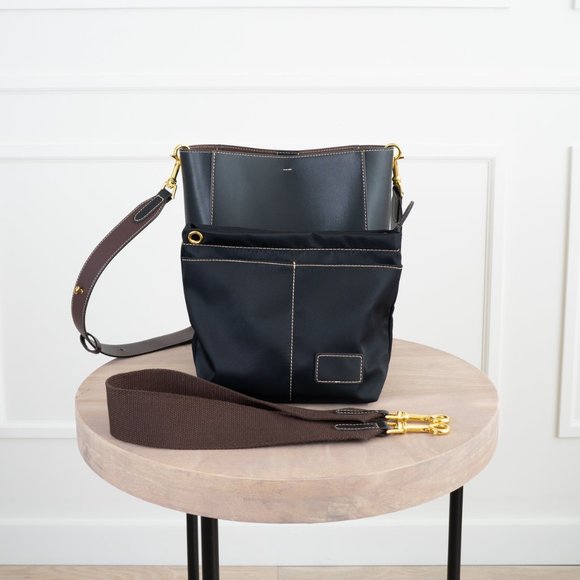 😍 The Jordan Leather Bucket Bag - Black - Picture 14 of 17